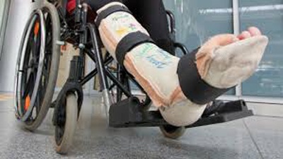 6 nguoi danh bac gay chan vi nhay lau tron canh sat hinh anh