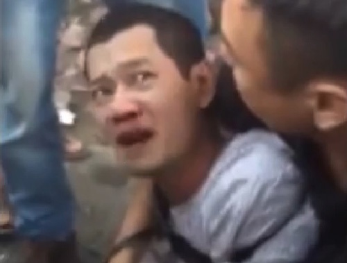 Thanh nien mac lich su cuop iPhone 5s bi nguoi dan bat gon hinh anh