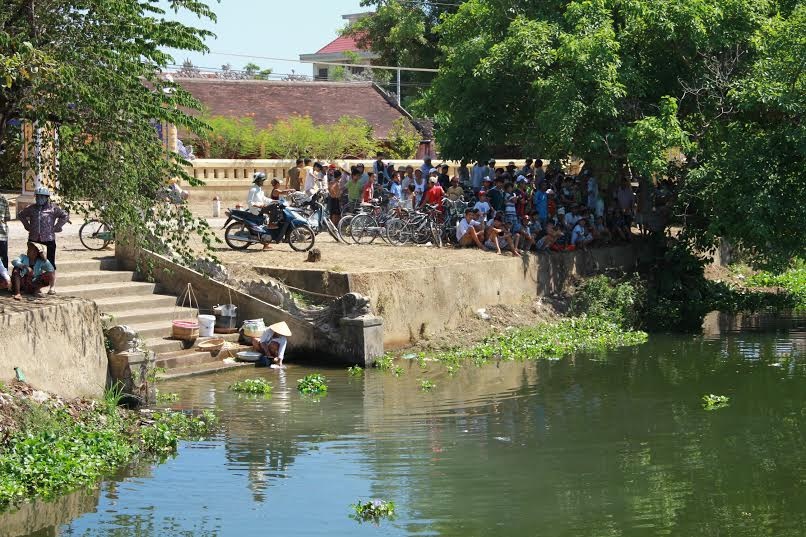 Trai lang hon chien, mot sinh vien tu vong hinh anh