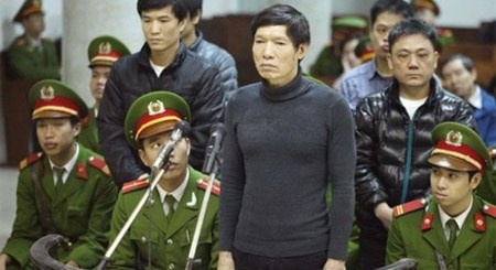 Để giúp anh trai chạy trốn, Dương Tự Trọngh phải nhờ cậy cả đến những mối quan hệ giang hồ.