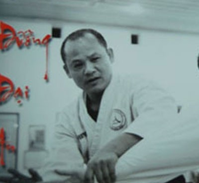 Minh ‘sam’ thuong xuyen dung sung cuong doat tien nguoi dan hinh anh