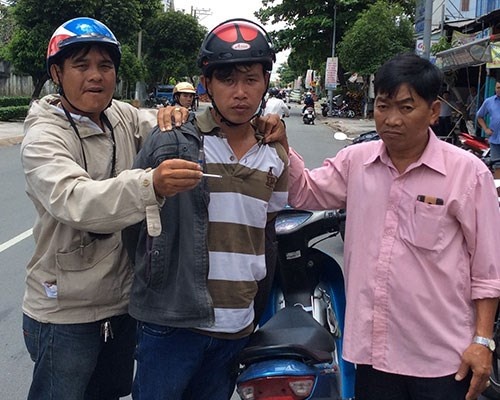 Trom xe may hoi lo 15 trieu dong cho cac 'hiep si' hinh anh