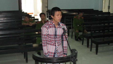 Pham nhan tron trai qua o anh sang hinh anh
