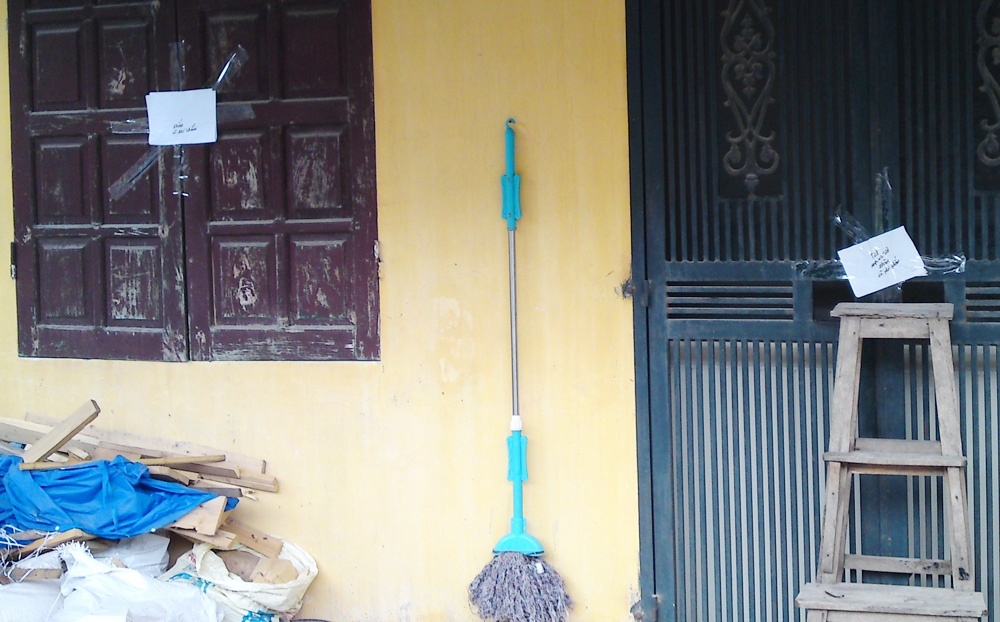 Tròn một năm trước, ngày 25/8/2013, Công an quận Long Biên đã khám phá chuyên án, bắt 3 người gồm: Nguyễn Văn Trình, Nguyễn Đức Phương (22 tuổi, cháu ruột Trình, ở tiểu khu 10, thị trấn Mộc Châu); Lê Thị Thắm (44 tuổi, người tình của Trình, ở phường Phúc Đồng, quận Long Biên). Khám xét nhà Thắm, cảnh sát thu giữ 106 bánh heroin.