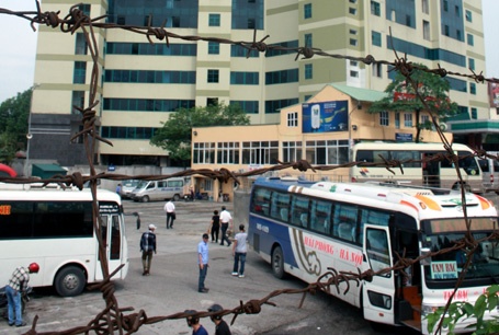 Pho giam doc ben xe bi con do danh tui bui hinh anh