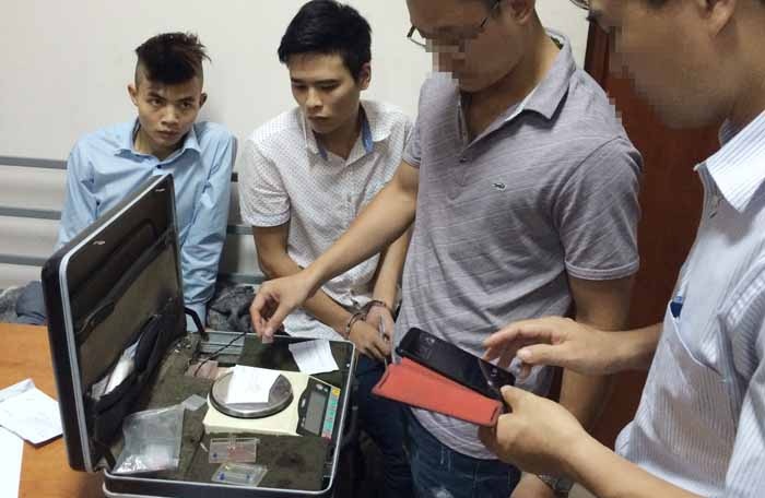 Nhà chức trách giám định số ma túy thu giữ.