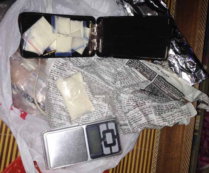 Nhiều túi ma túy dạng