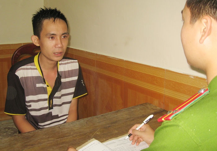 Dũng trộm xe xong lại
