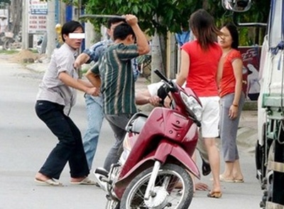 Con chem chet me vi lam song dan ga hinh anh