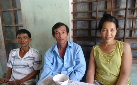 Nhà rất nghèo nhưng cha mẹ vẫn luôn ở bên cạnh và chăm lo cho Tín 