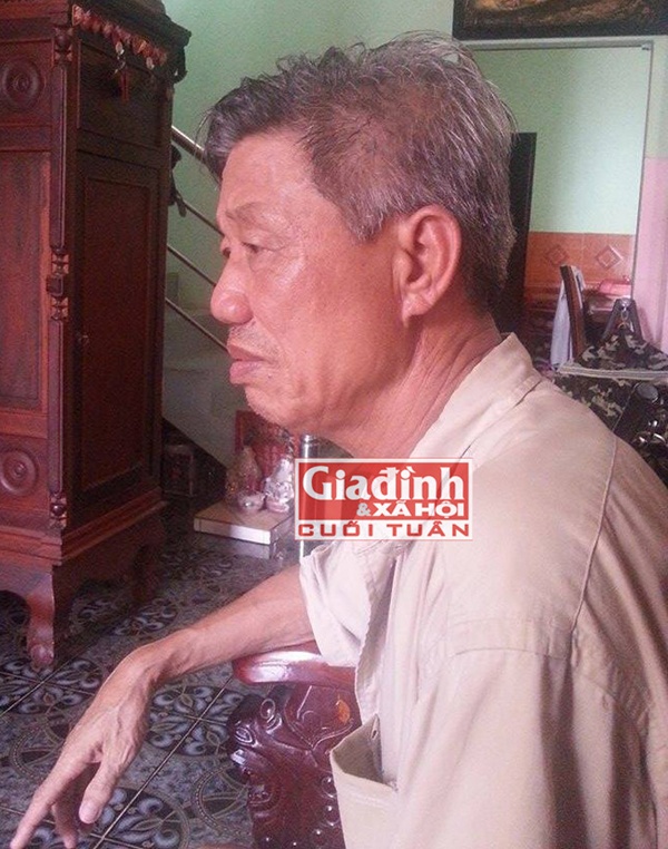 Ông Trần Sang Chu buồn bã kể về đứa cháu nội.