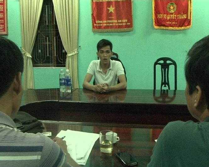 Clip thanh nien dung dao khong che ban gai noi loi an han hinh anh