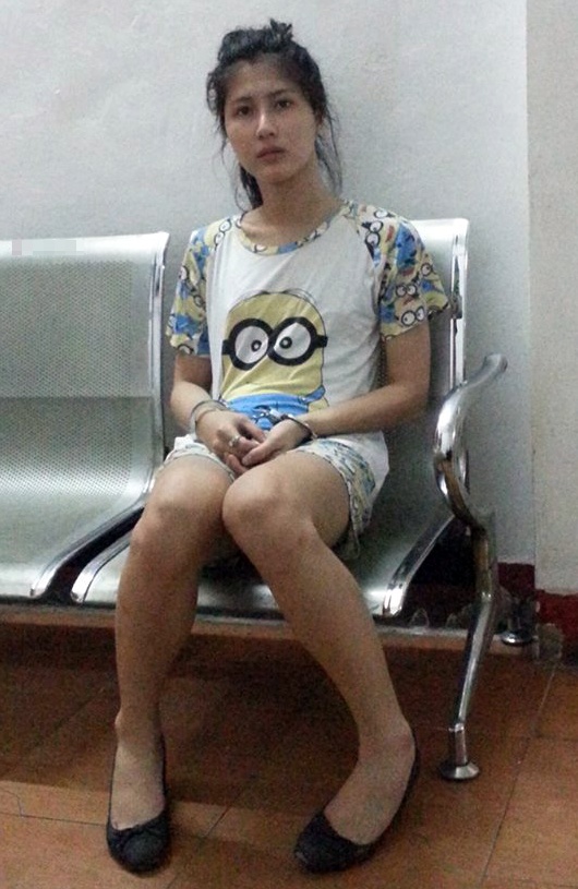 Nước da trắng mịn, dáng cao, thanh mảnh cùng gương mặt được chỉnh sửa gần như hoàn hảo, giọng nói trong khiến những ai gặp lần đầu khó nghĩ Trâm Anh là nam giới.