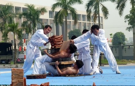 Man vo thuat, ren noi cong cua canh sat sau khoa huan luyen hinh anh