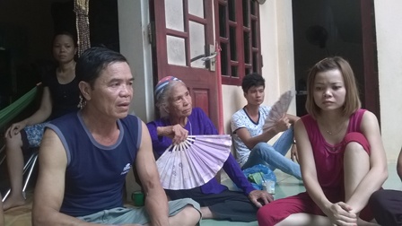 Gia đình áy náy vì không làm được đám tang chu đáo cho người thân.