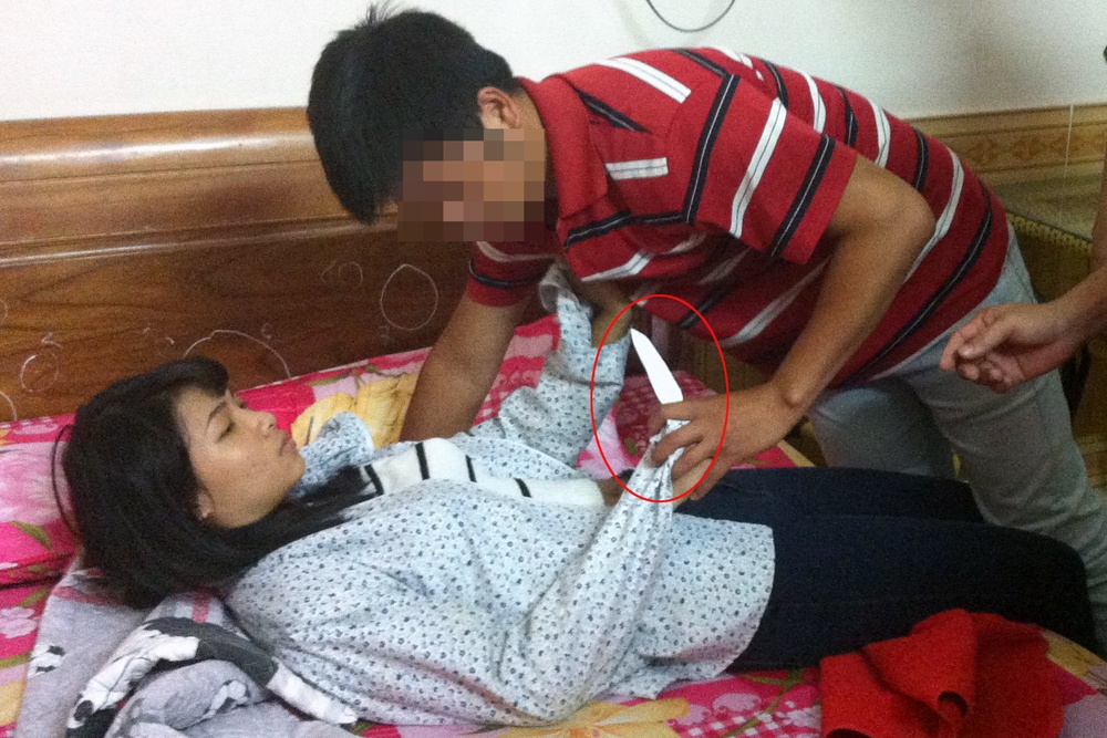 Doat mang can bo huyen, nu sinh ve 'ngu' tiep voi ban trai hinh anh
