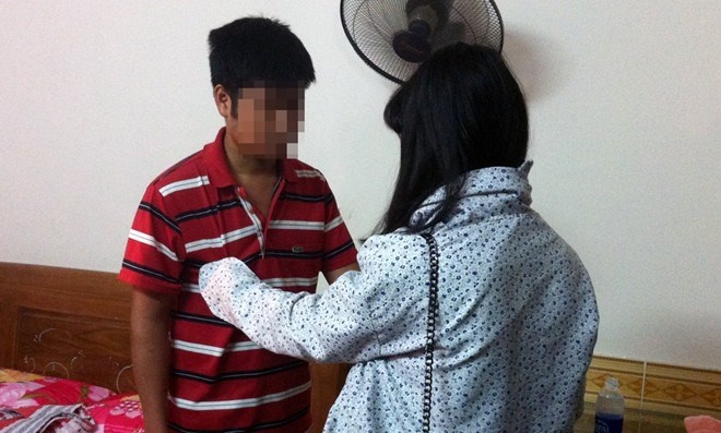 Clip nu sinh lop 12 dien lai canh dung dao giet can bo huyen hinh anh