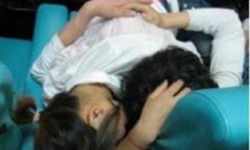 Bat qua tang con gai va ban trai 'may mua' trong khach san hinh anh