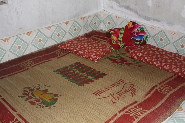 Nghi an cha dam o con gai 7 tuoi nhieu lan hinh anh