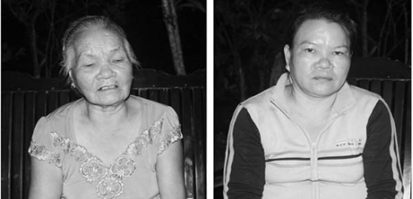 Bà Nguyễn Thị Lâm  - mẹ vợ Nén (trái) - sau 7  năm đi tù đã mờ cả hai  mắt, ăn nhờ ở đậu, ai  nhờ gì làm nấy sống  qua ngày.  Nguyễn Thị Cẩm -  vợ Huỳnh Văn Nén (phải)-  bán bánh canh ở chợ  để nuôi con.