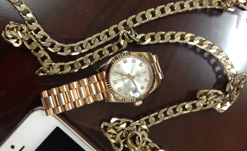 Ten trom uong sua, nghe nhac khi nan nhan dang ngu hinh anh