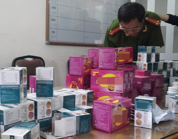Số thuốc tân dược giả bị thu giữ.