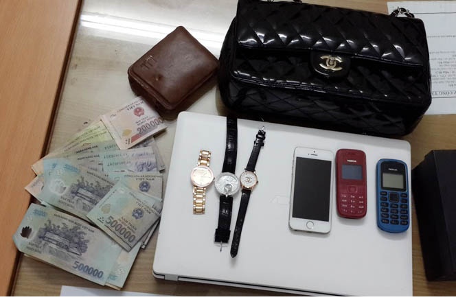 Tang vật vụ cướp được cảnh sát thu giữ.