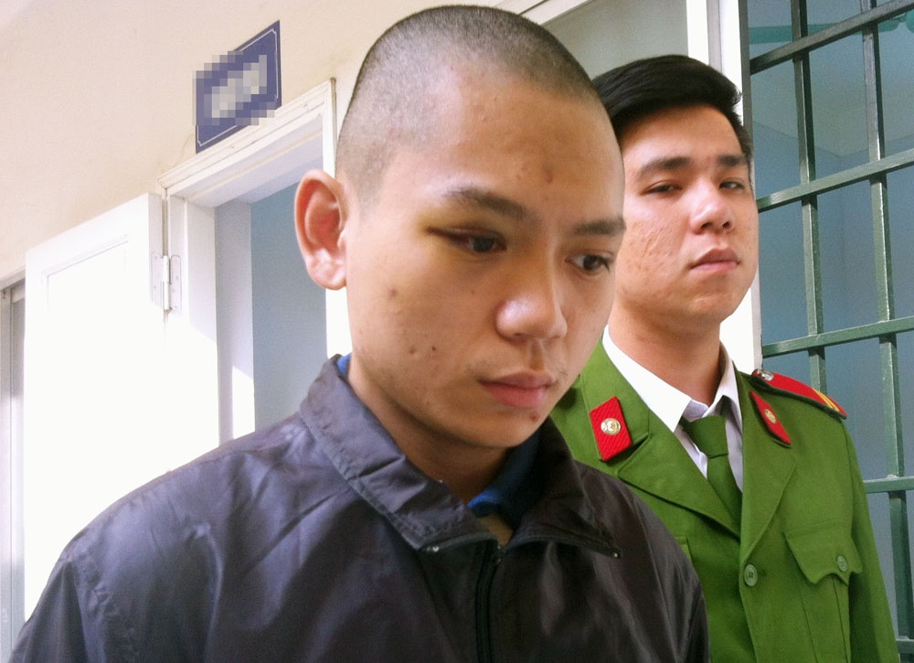 Long bị tạm giữ để điều tra hành vi hiếp dâ.