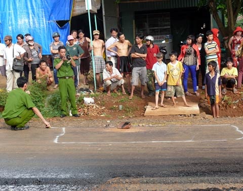 Bo sat hai con gai dang mang thai hinh anh