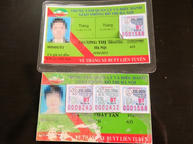 Nhan vien do hoa lam gia ve xe buyt cho chi gai hinh anh