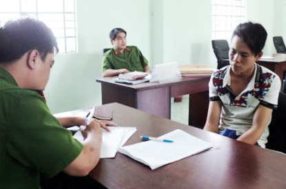 Quyt tien mua dam, chu nha tro mat mang hinh anh