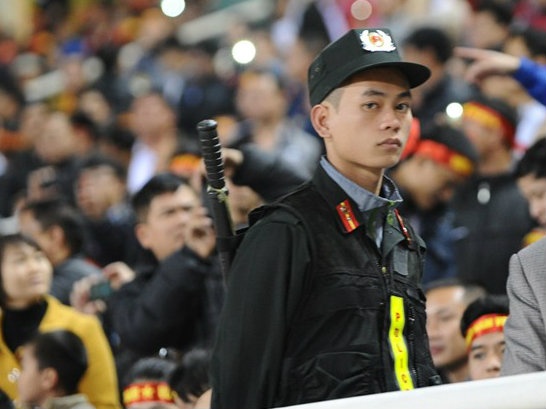 Canh sat doi theo moi dien bien tren khan dai san My Dinh hinh anh