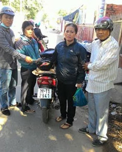 Các đối tượng bị “Hiệp sĩ” bắt giữ cùng tang vật.