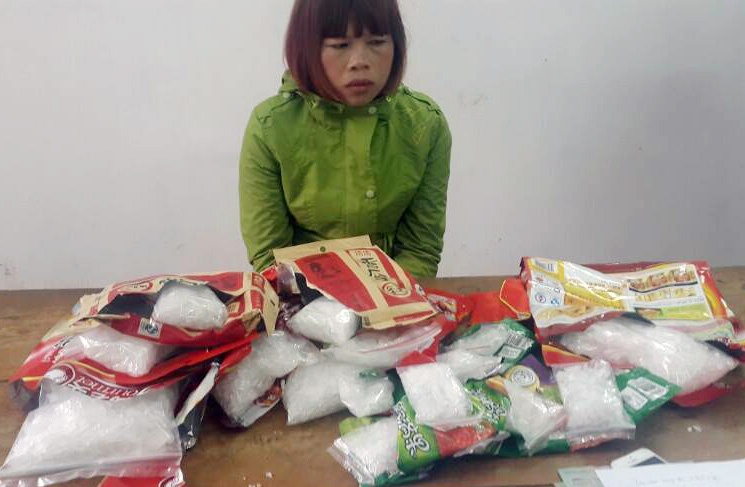 Phu nu xach 4 kg ma tuy vao Viet Nam duoc cong 20 trieu hinh anh