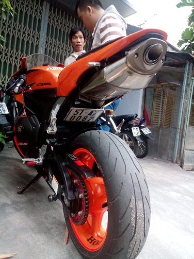 Chiếc xe mô tô hiệu Honda CBR 600 mà Hiếu định cướp.