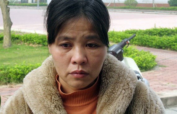 Ke bat coc viet thu dinh tong tien gia dinh be gai 4 tuoi hinh anh