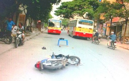 Hiện trường vụ TNGT trên phố Tô Hiệu.