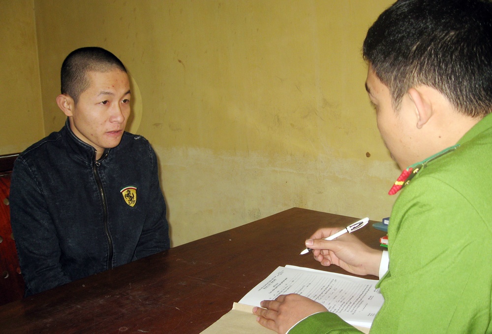 Tai xe taxi ke chuyen lay trom bia luc rang sang hinh anh