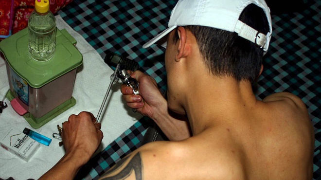 Ong trum ma tuy cap ke cac co gai chan dai sa luoi hinh anh
