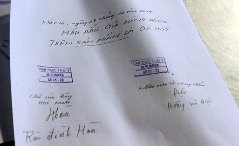 Hành vi lừa gạt người tiêu dùng diễn ra ngay tại khu chợ lớn nhất, nhì nằm ở trung tâm Hà Nội mà Ban quản lý chợ không hề hay biết.