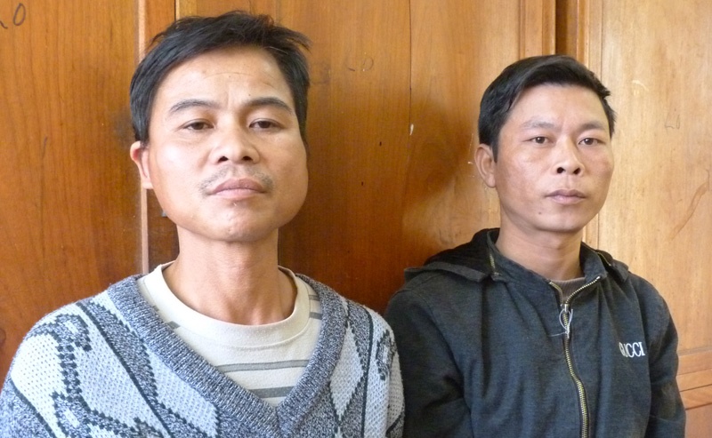 Hai tên trộm bị tạm giữ.