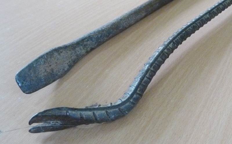 Đồ nghề gây án.