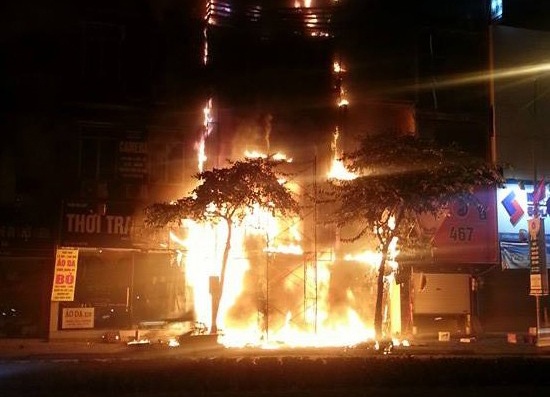 Bien quang cao kho lon - nguon goc cua tham hoa chay no hinh anh