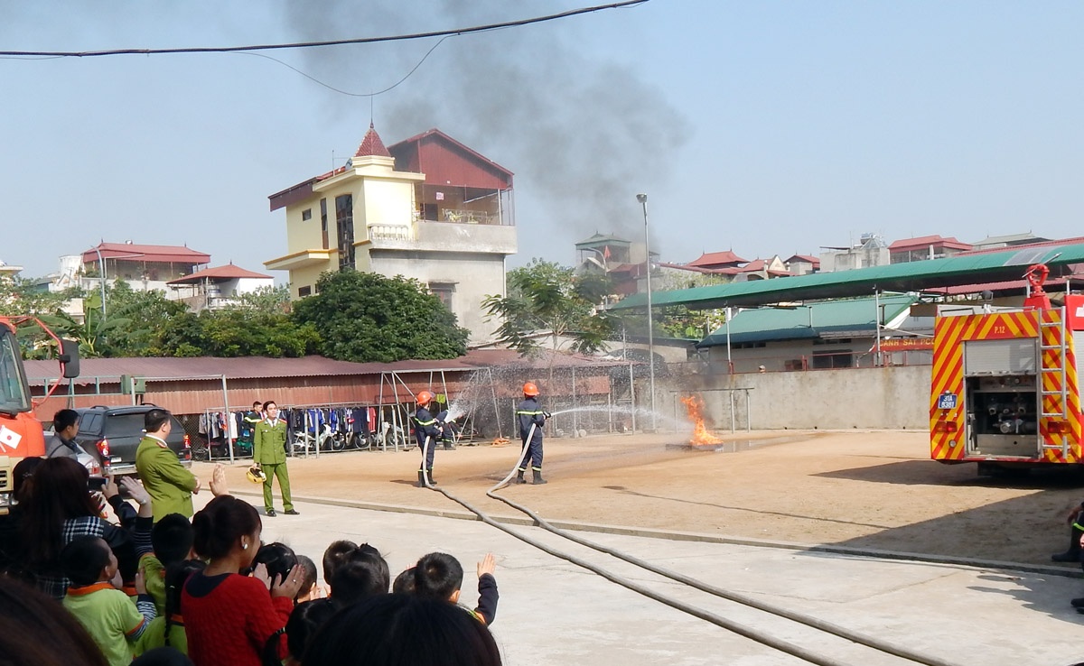 Ngân hàng Sacombank, số 382 Trần Hưng Đạo, phường 11, quận 5, TP HCM, nơi nữ kế toán Công ty A.P cho rằng bị “mất trộm” tiển tỉ vào trưa 9-12