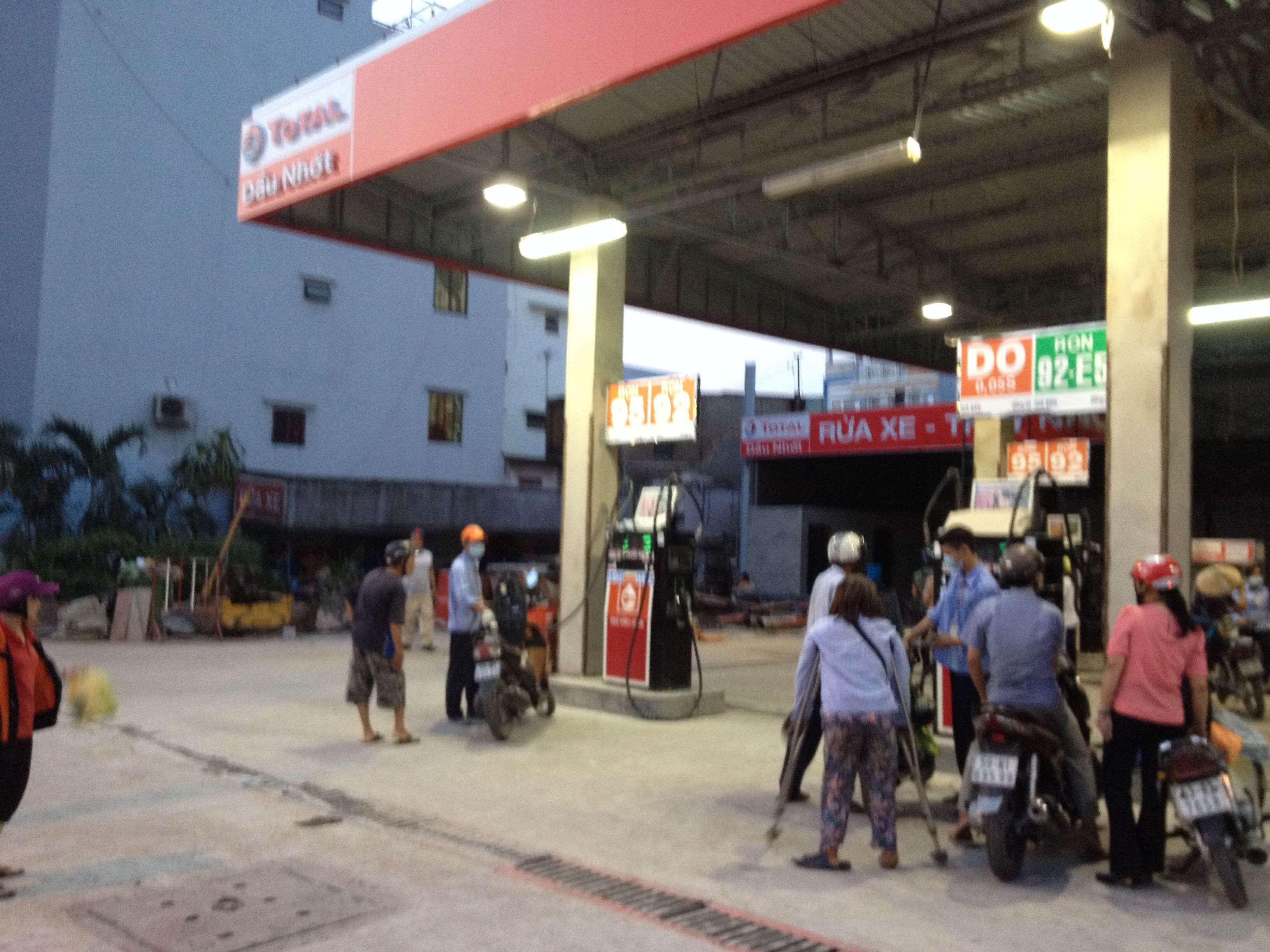 Ten cuop lieu mang lao vao cay xang cuop xe hinh anh