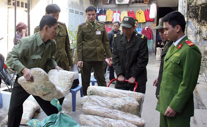 Nhà chức trách đã lập biên bản thu toàn bộ hàng hóa, buộc tiêu hủy theo quy định.