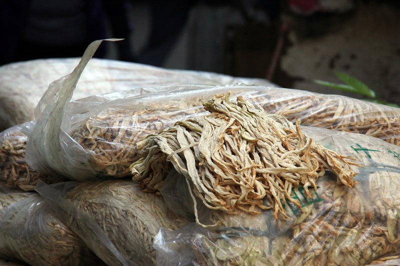 Thuc pham lau tran vao noi dia truoc Tet Nguyen dan hinh anh