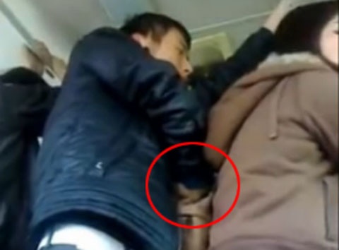 Moc trom 'trai tao khuyet' cua co gai 20 tuoi o ben xe buyt hinh anh