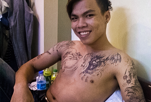 Mot ty lay mang nguoi ky cuoi: 4 sat thu tren chiec Innova hinh anh