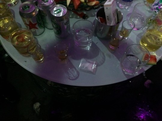 Nhiều ma túy ở khu vực bàn VIP.